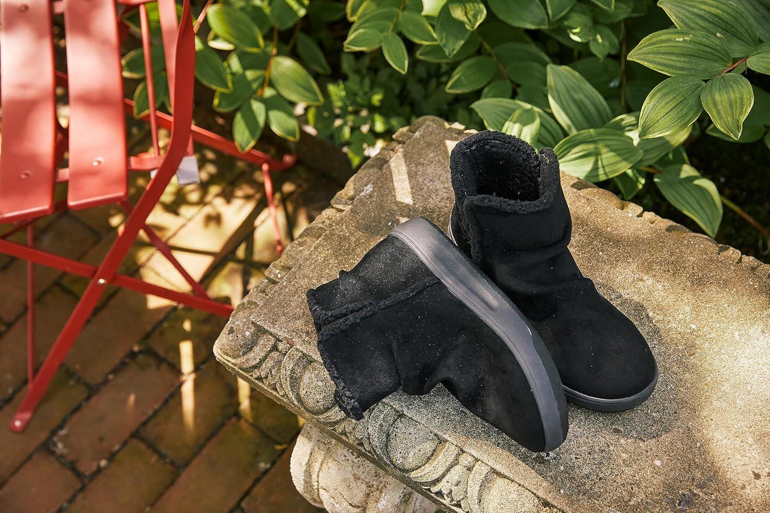 imageDearfoams Womens Pine All Day Comfort and Water Resistant Ankle BootBlack