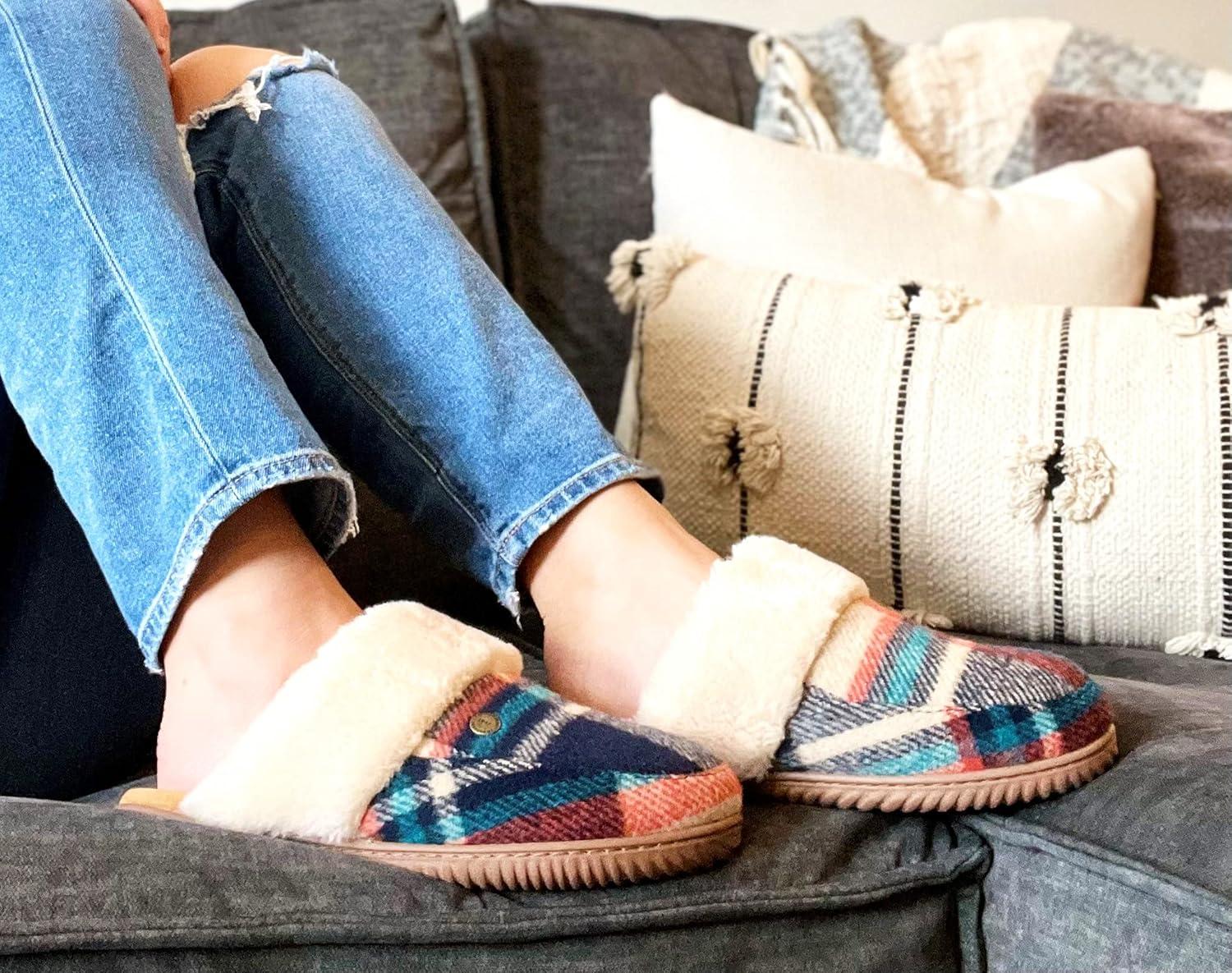 imageDearfoams Womens Geneva Closed Toe Scuff SlipperNavy Plaid