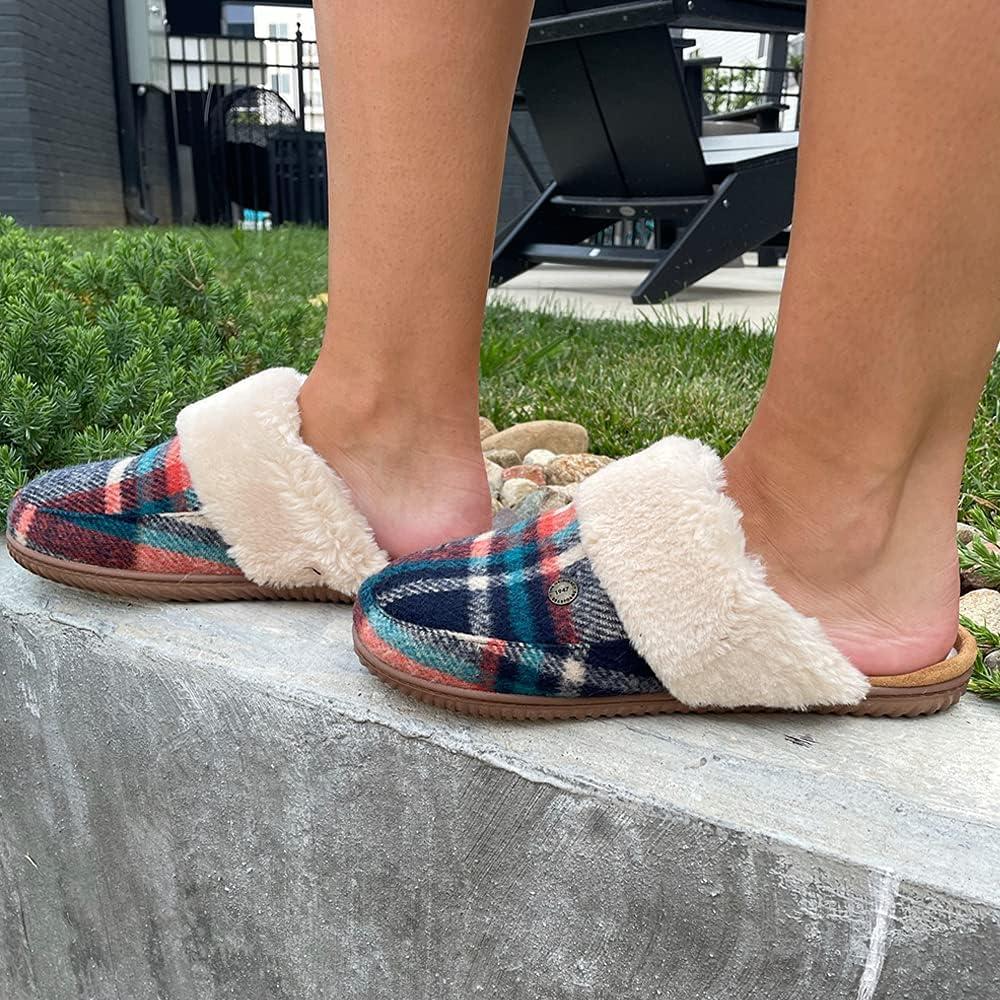 imageDearfoams Womens Geneva Closed Toe Scuff SlipperNavy Plaid