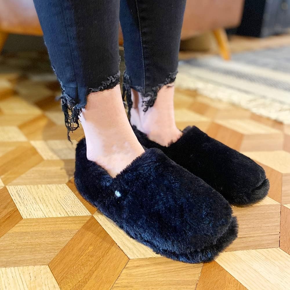 image:imageDearfoams Womens Ellie Fluffy SnuggleBlack