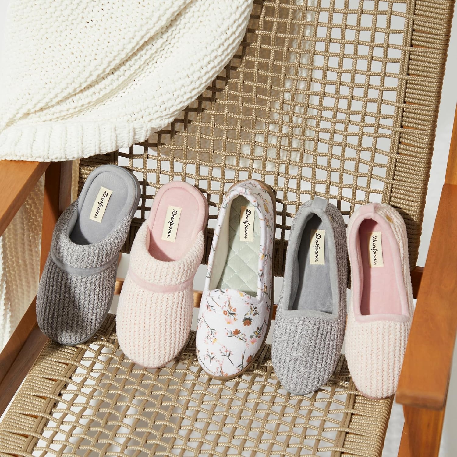 image:imageDearfoams Womens Rachel Velour Closed BackPink Chenille