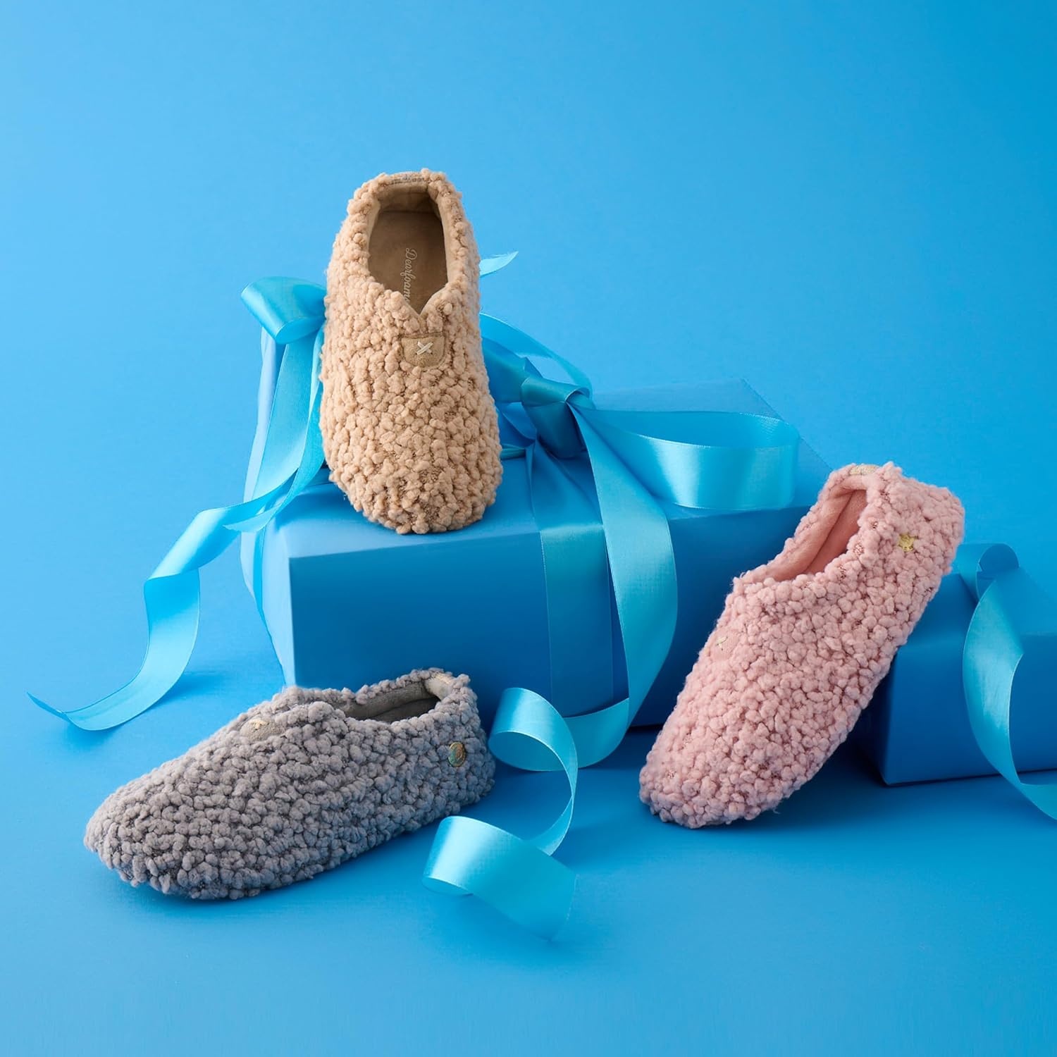 image:imageDearfoams Womens Memory Foam Non Slip Sherpa Indoor Travel House Shoes Slipper Sock With Storage BagTan Sherpa